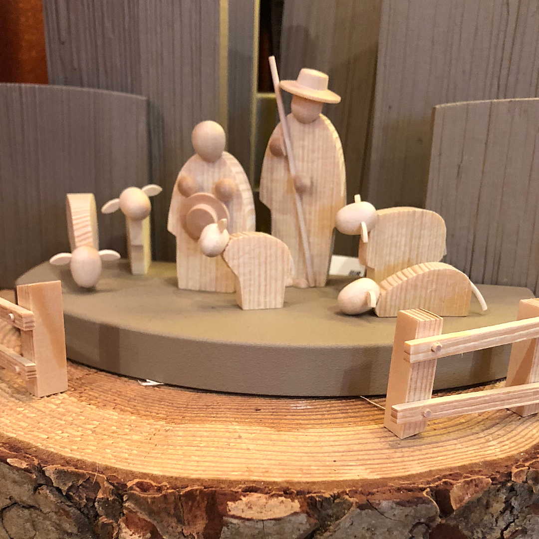 Gingerbread World Blog: The Nativity Set - The Christmas Story on Display on the Mantle