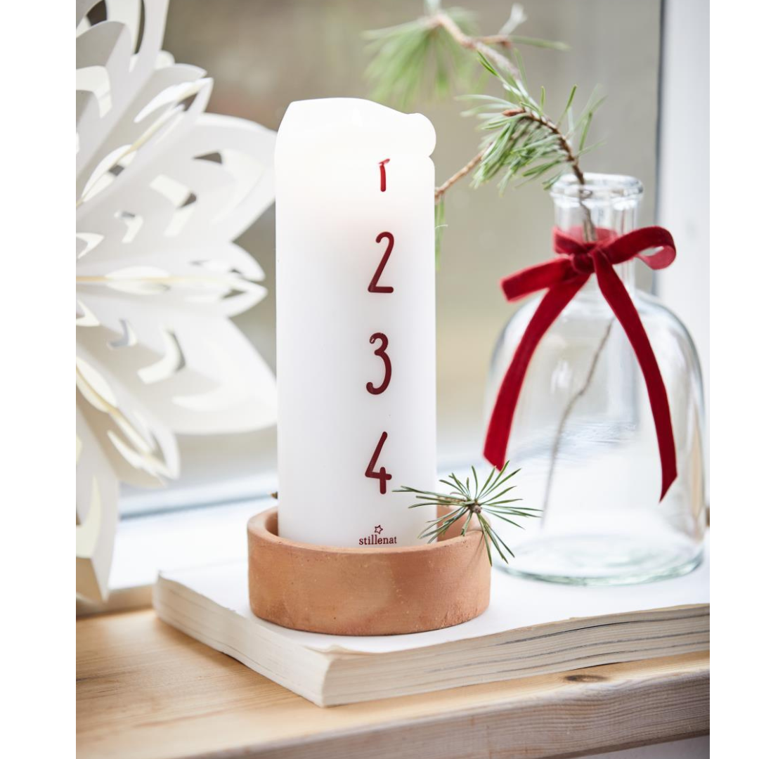 Gingerbread World IB Laursen Denmark – Advent Countdown Pillar Candle – White with Red Numbers 76622-11