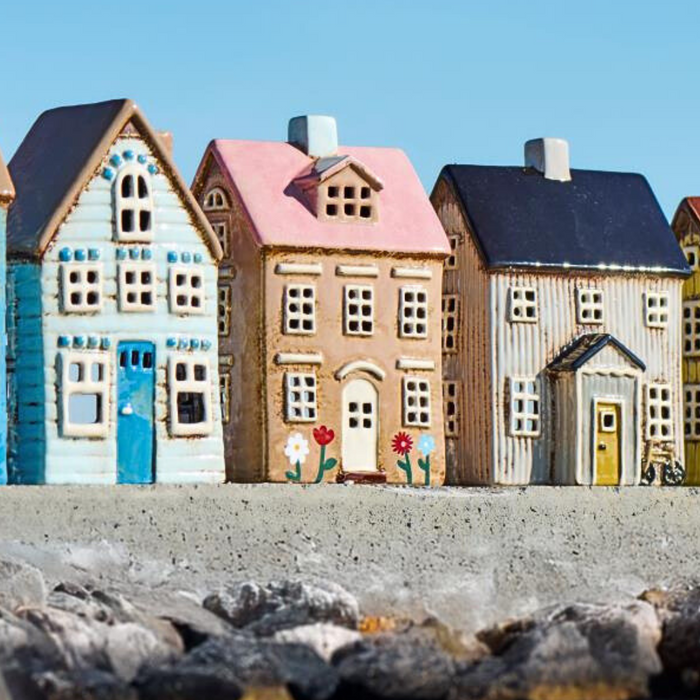 Gingerbread World IB Laursen Denmark – Ceramic Tealight House - Nyhavn Cottage with Pink Roof & Flower Boxes 27690-14 1
