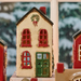 Gingerbread World IB Laursen Denmark – Ceramic Tealight House - Stillenat Cottage with Green Door & Top Wreath 27697-01