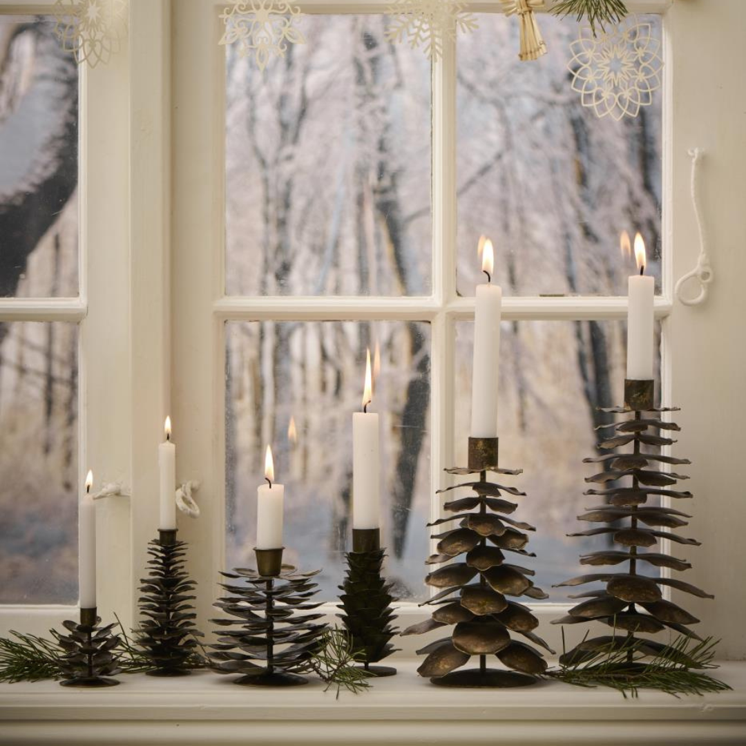 Gingerbread World IB Laursen Denmark – Metal Pine Cone Candle Holder, Antique Gold, 21 cm 57255-17