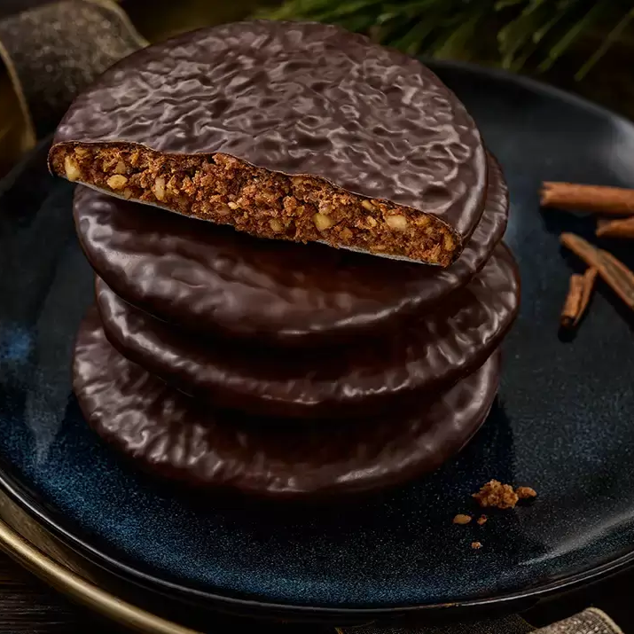Gingerbread World Lebkuchen Schmidt Lebkukchen of the Year 2020 Plum Cinnamon Elise 61248