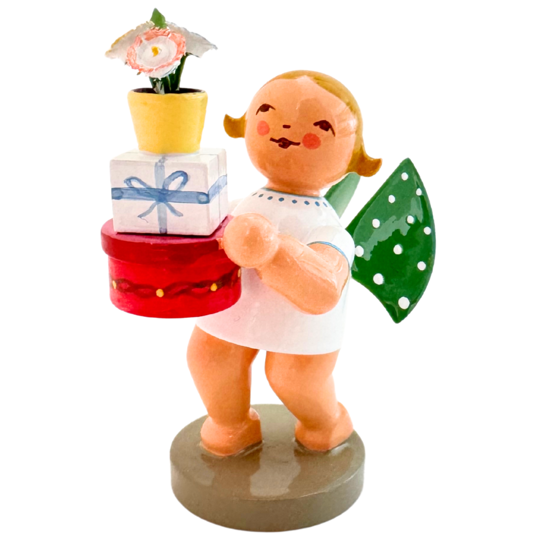 ヴェントアンドキューン　Wendt&Kühn Wendt & Kühn Grünhainichen Angel with Gifts – Exquisite Handcraft