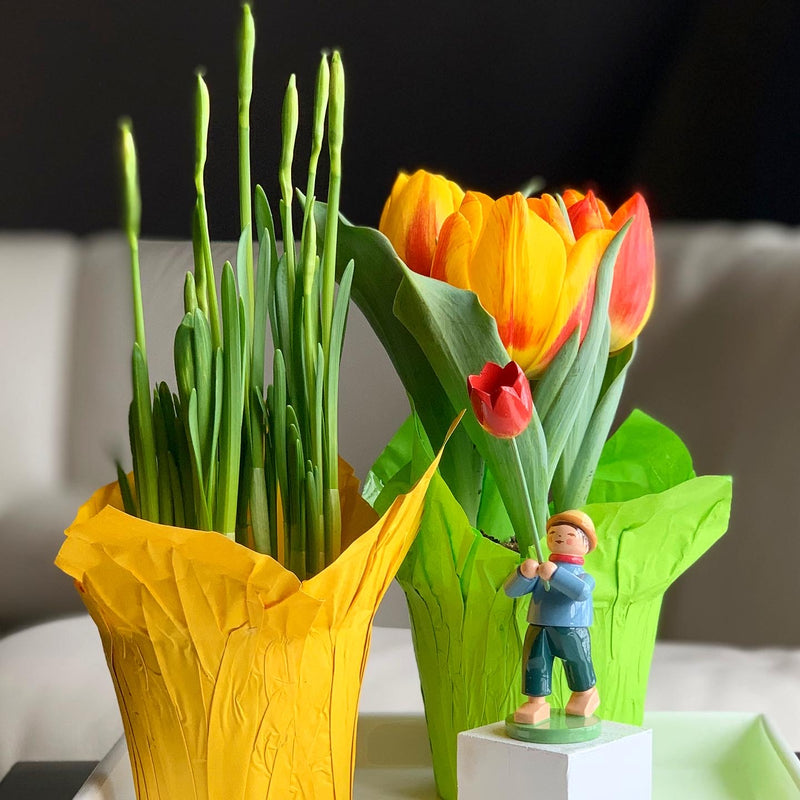 Gingerbread World Wendt Kuehn Blumenkinder - Boy with Tulip 5248-23
